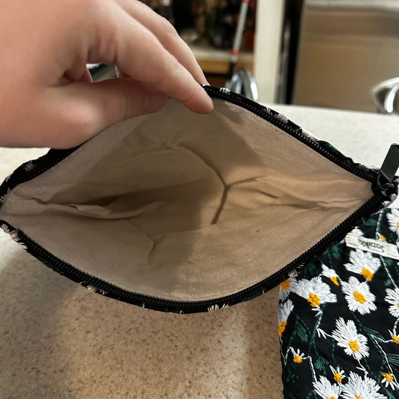 Set of 2 Flower/Floral Gift Bags, can separate upon request - Picture 2 of 7